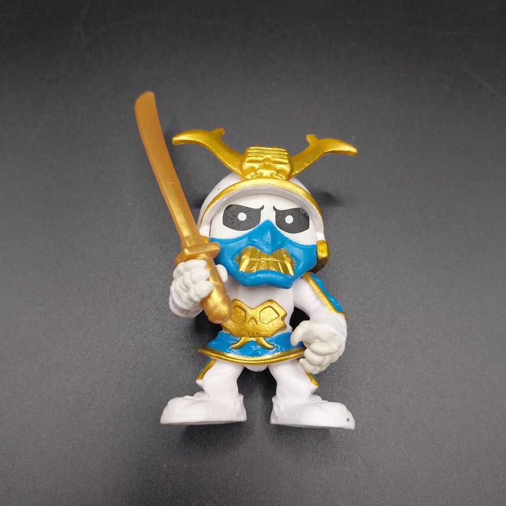 Moose Toys Treasure X King's Gold Skeleton King White Blue